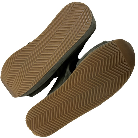 Green Suede Leather Platform Slide Sandal, New in Box - Picture 3 of 10